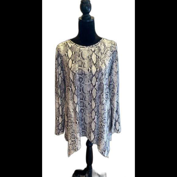 Green Envelope Women’s Blouse Plus Sz 1X Faux Snakeskin Pullover Top Long Sleeve - Picture 1 of 12